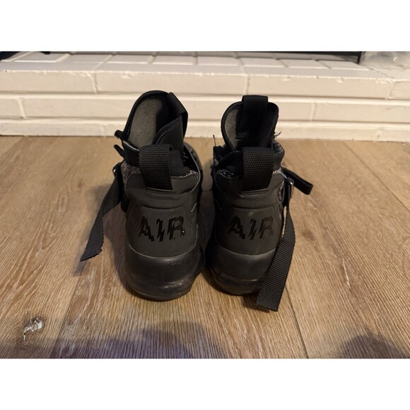 Athletic_Shoes